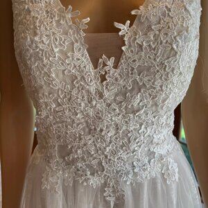 * Ivory Lace Sleeveless Detachable Train Wedding Gown Bridal Dress Size 10 12